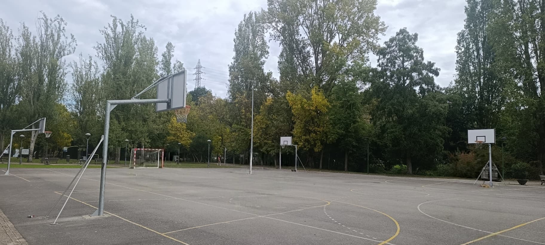 Foto principal de Canchas La Toba - Cancha de baloncesto en Calle rio Arlos, Avilés