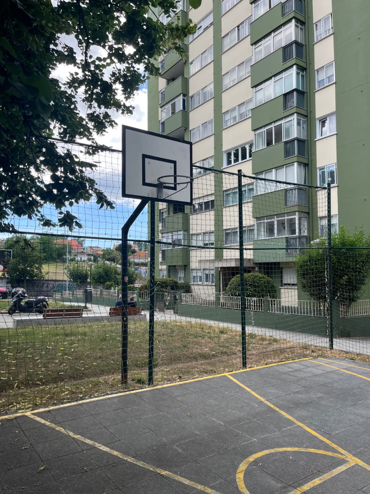Foto principal de Cancha Volcanes 2 - Cancha de baloncesto en Avenida de Castelao, Pelaíño, O Resío, Vigo, Pontevedra, Galicia, 36209, España